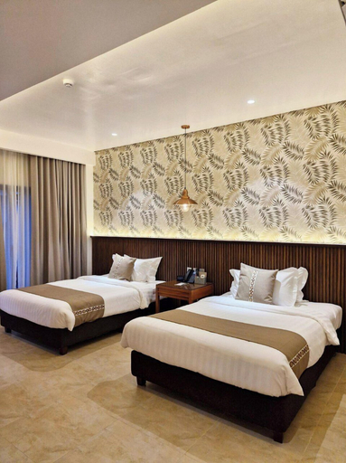 Room 3, The Tropics at MacArthur Park Resort and Convention Center, Palo
