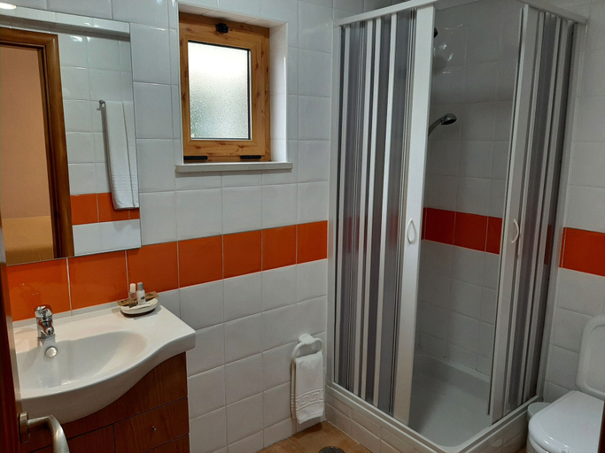 Bathroom 4, Monte Do Zeca, Odemira