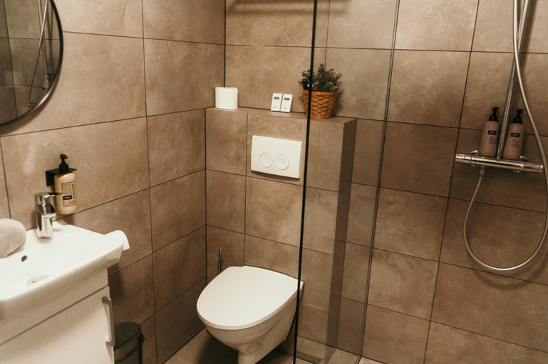 Bathroom 3, El Hvita Inn de Ourhotels, Borgarfjarðarsveit