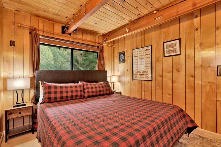 Room 4, Lakeview Pines Log Cabin #2585, San Bernardino