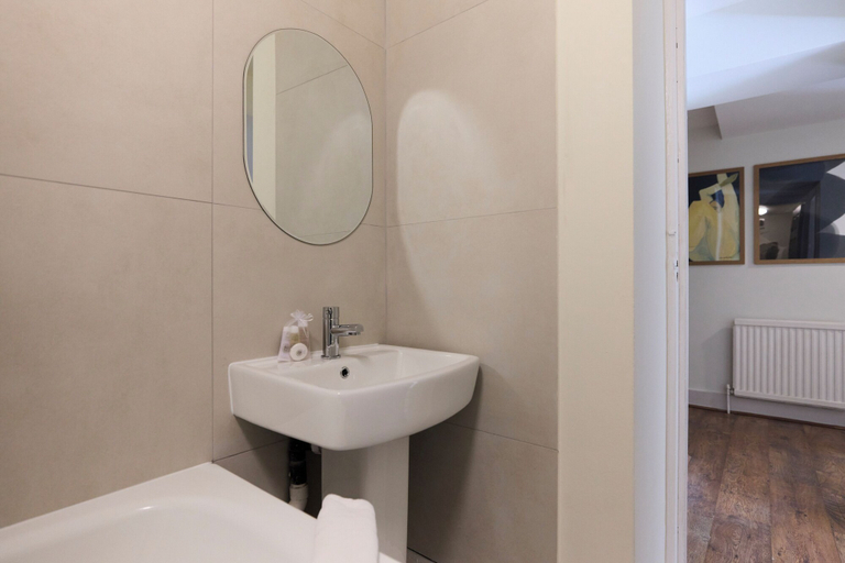Bathroom 4, The Archway Garden Flat, London