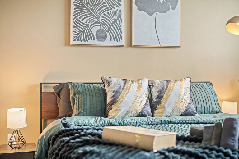 Room 4, Luxe 3BR Suite in North Raleigh, Wake