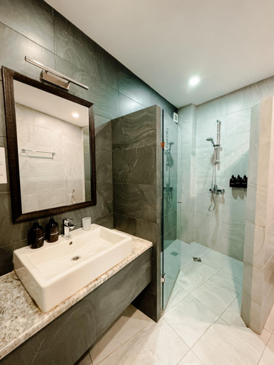 Bathroom 5, sota metekhi hotel, Tbilisi