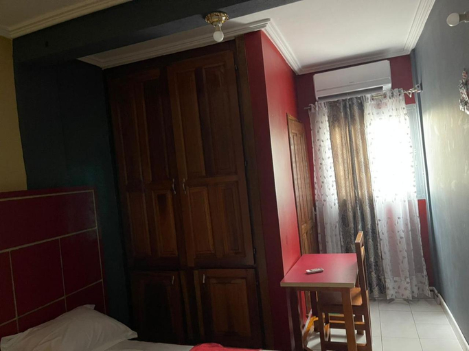 Bedroom 2, Complexe Meuble PEPON, Wouri