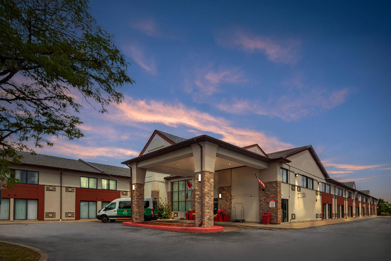 Exterior & Views