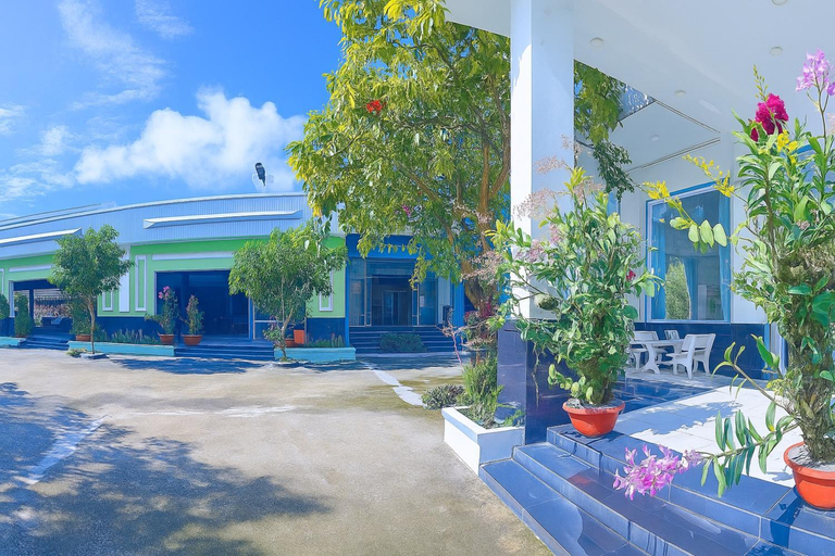 Exterior & Views