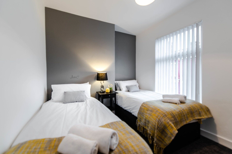 Room 4, St Ives Grove, Sefton