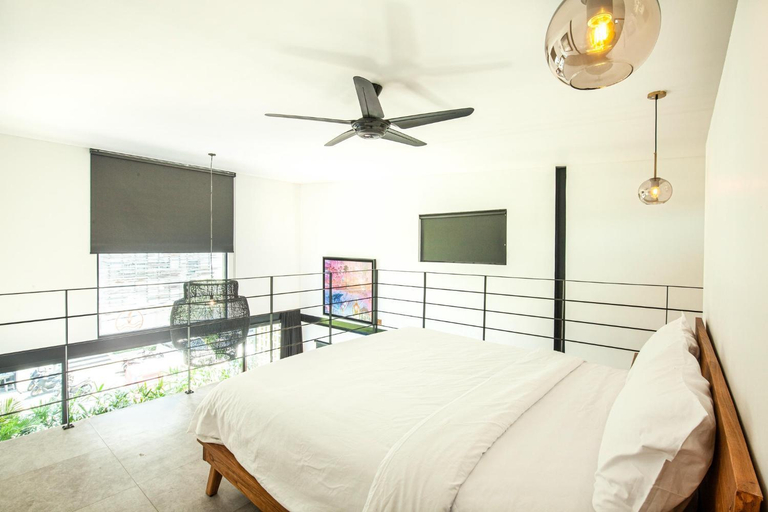 Bedroom 1, Huge Loft 200m from the Beach, Badung