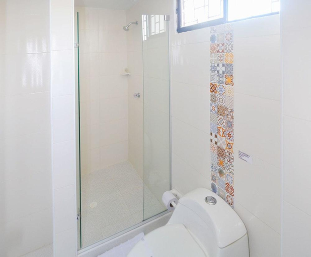 Bathroom, Hotel Las Margaritas, Barranquilla