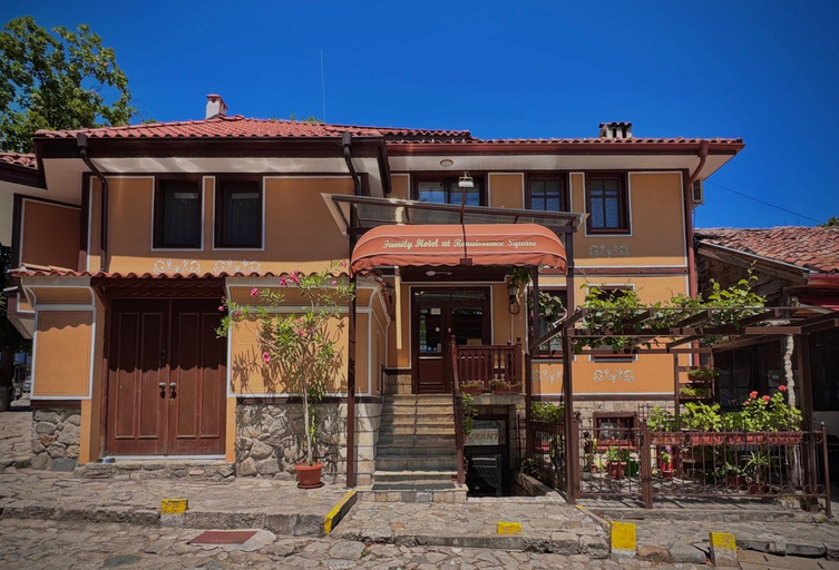 Exterior & Views
