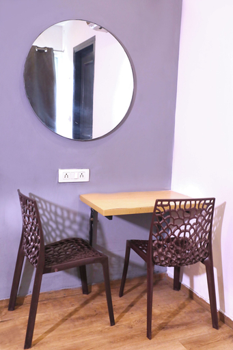 Room 5, Hotel Red Chilly Pitampura, Delhi