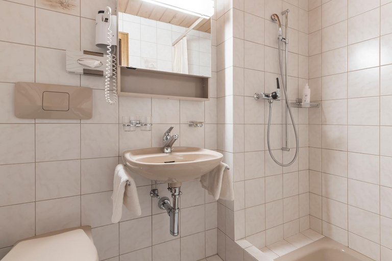 Bathroom 4, Soliva Hotel & Apartments by MEIN SAMNAUN - MOUNTAIN HOMES, Inn