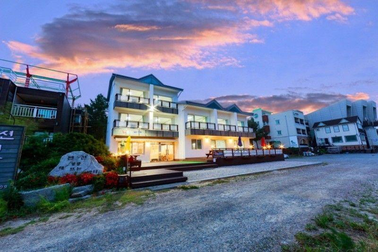 Exterior & Views 2, Yangyang Sunrise Sea Pension, Yangyang