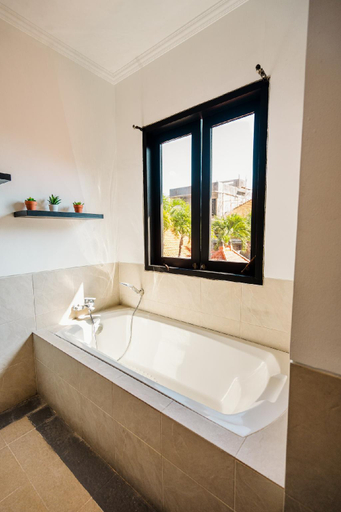 Others 4, Villa Mia Canggu- 3BR Pool, Finns & Berawa Beach, Badung
