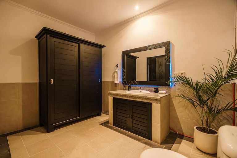 Bathroom 3, Villa Mia Canggu- 3BR Pool, Finns & Berawa Beach, Badung