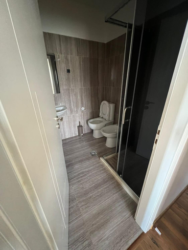 Bathroom 3, Razem Lendina e Qete, Malësi e Madhe