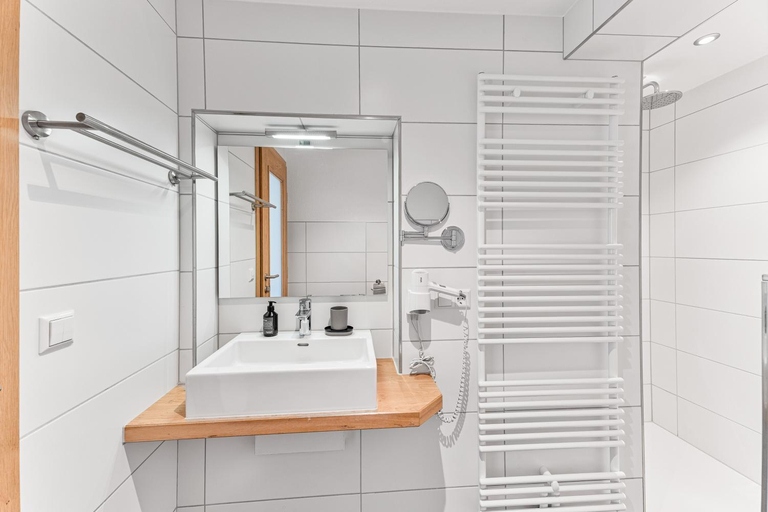 Bathroom 4, Landhotel Schwarzer Adler - Self Check In, Enzkreis