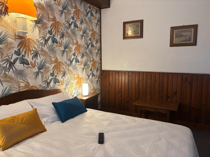 Bedroom 4, Hôtel de Flandre, Oise