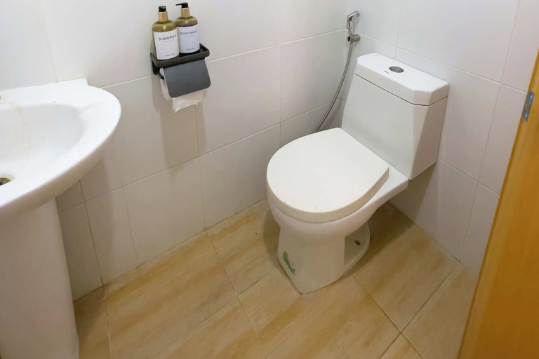 Bathroom 5, Salacia Beachfront Resort, Bauan
