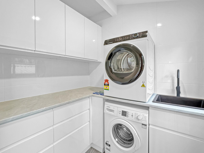 Clothes dryer 5, 4-Bed Beach House with Garden & Alfresco Dining, Eurobodalla