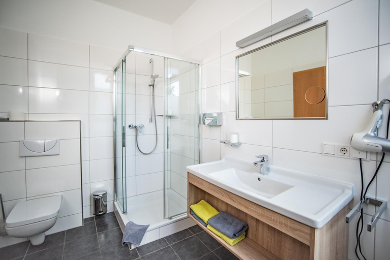 Bathroom 5, Hotel Hollmann, Gütersloh