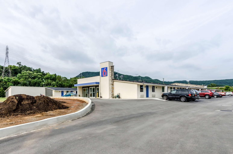Exterior & Views 2, Motel 6 Troutville, VA, Botetourt