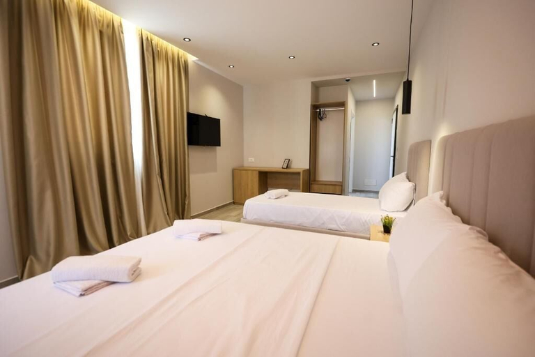 Room 3, Blue Studios By Comfort Suites, Kavajës