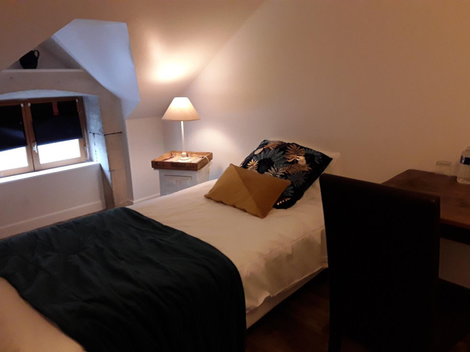 Bedroom 3, La Pomme D Or, Nièvre