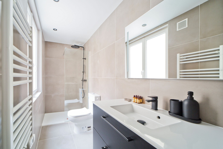 Bathroom 2, Appartements rue Saint-Dominique, Paris