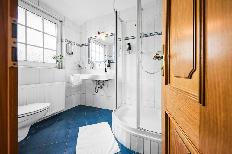 Bathroom 4, Landhaus Lenneper-Fuhrt, Olpe