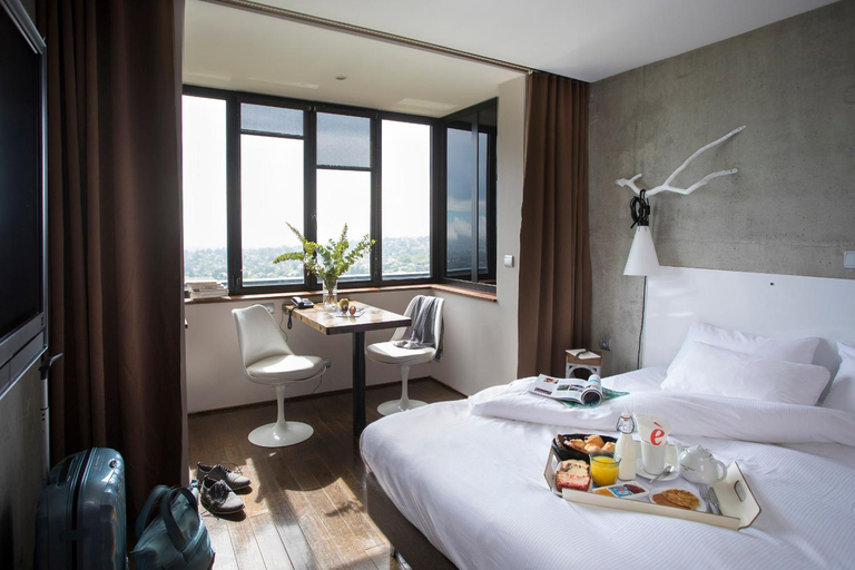 Bedroom, L'Ermitage Hotel Cuisine-A-Manger, Rhône