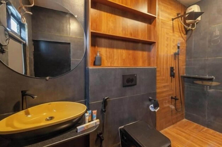 Bathroom, Midnight Alpine by Stay Serene Luxury, Thane