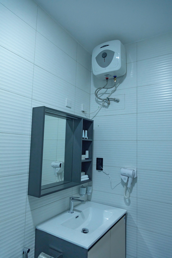 Bathroom 3, Sumix Hotel, Busiiro