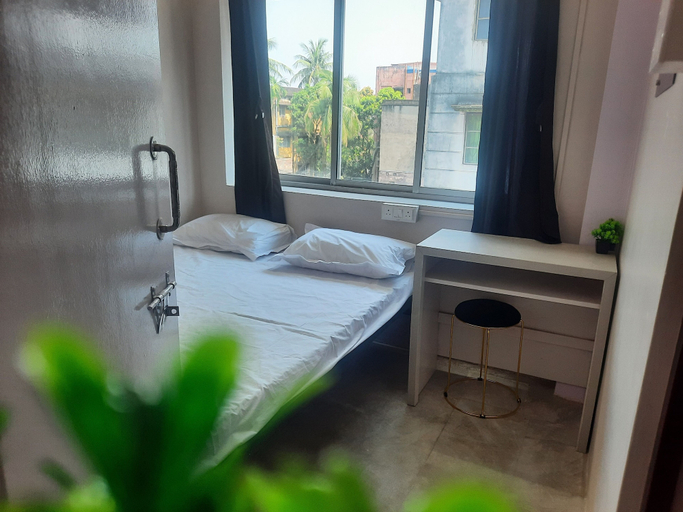 Bedroom 3, Little While Elitz, South 24 Parganas