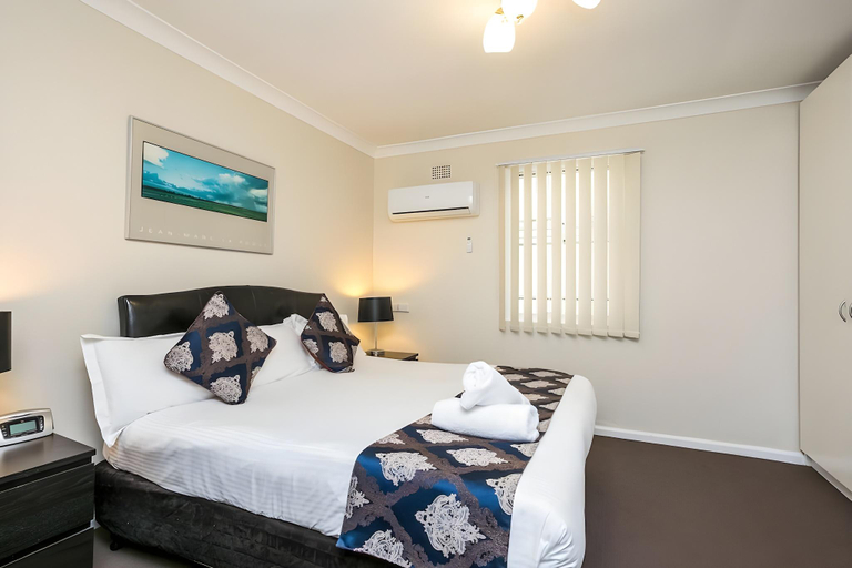 Bedroom 2, North Shore Hotel, Sydney