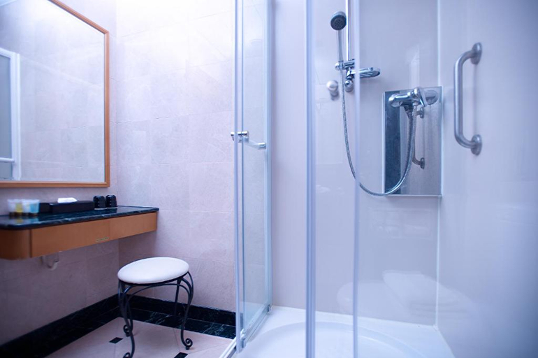 Bathroom 5, Best Western Plus Hong Kong, Hong Kong Island