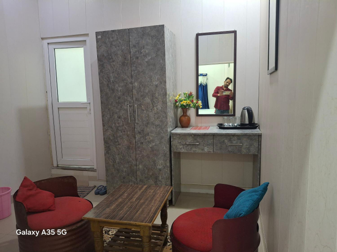 Others 5, Golden River Homestay, Varanasi