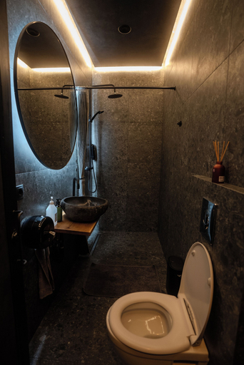 Bathroom 5, Nordic Hostel, Reykjavík
