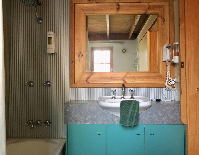 Bathroom 3, Carinya Village Jindabyne, Snowy River