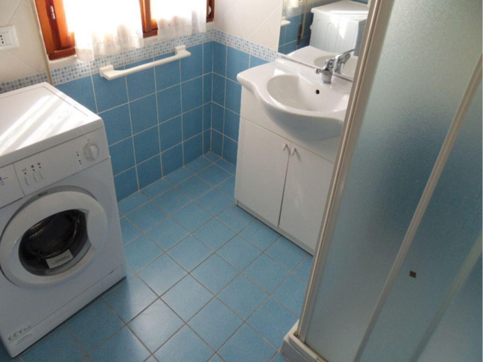 Bathroom 2, Bright flat in a colourful building - Beahost, Rovigo