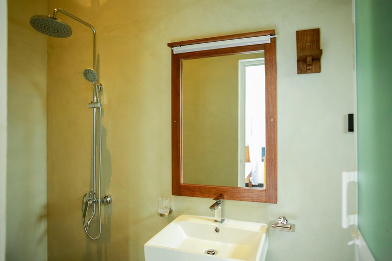 Bathroom 3, Secret Mirage, Weligama