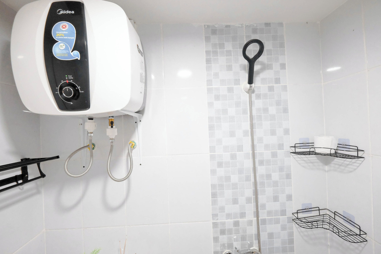 Bathroom 3, Blue Toned 1Br Apartment At Tokyo Riverside Pik 2, Tangerang