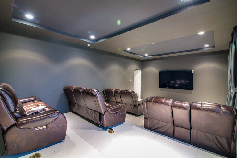 Room 3, Luxury Oceanfront Villa Fully Staffed