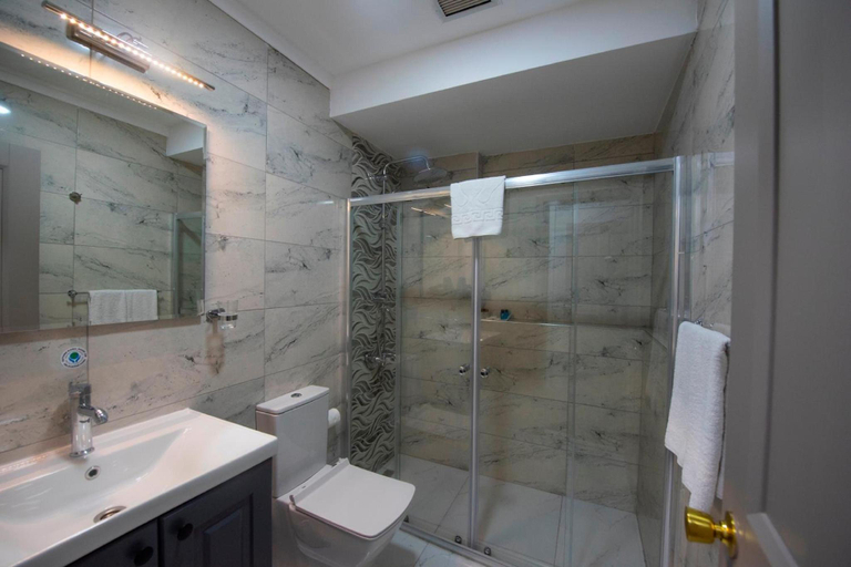Bathroom 4, Daphne Hotel, Fatih