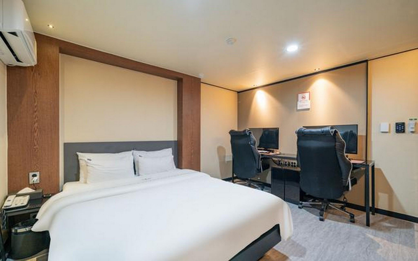 Bedroom 4, Pocheon Social Hotel, Pocheon
