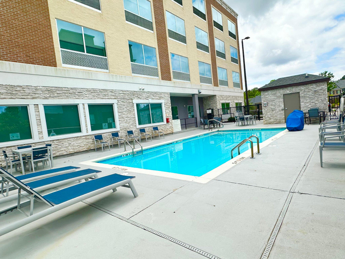 Sport & Beauty, Holiday Inn Express & Suites CANTON by IHG, Cherokee