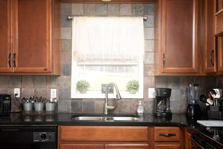 Private kitchen 4, Highland Drive Hideaway, Jefferson