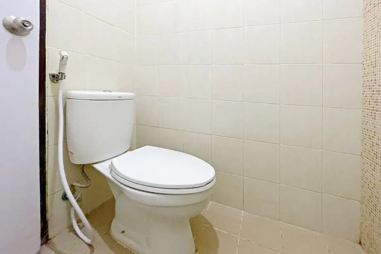 Bathroom 5, Apartment Evenciio by Evenroom911, Depok