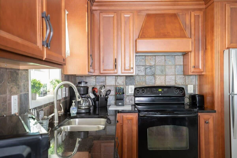 Private kitchen 3, Highland Drive Hideaway, Jefferson