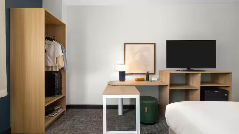 Bedroom 2, Spark by Hilton Palatine Arlington Heights, Cook